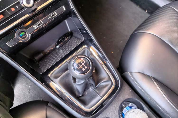 Used Roewe i5 2019 1.5L Manual 4G Connectable Langhao Edition Gear Lever