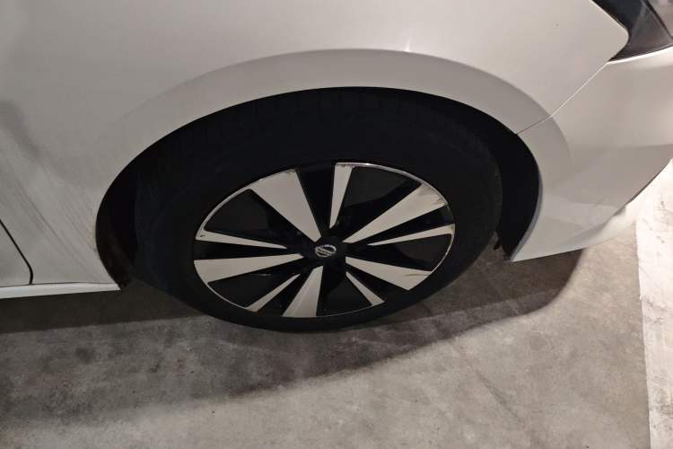 Used Nissan Teana 2021 2.0L XL Comfort Edition Right Front Wheel Hub