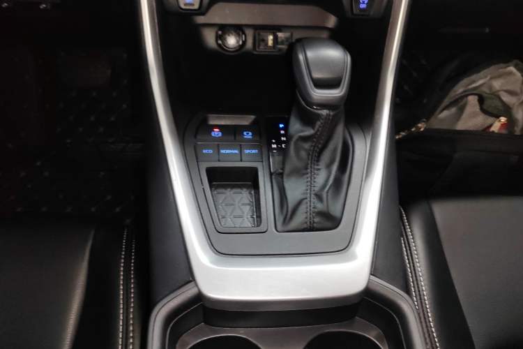 Used Toyota Wildlander 2022 Updated Version 2.0L CVT Two-Wheel Drive Leading Edition Gear Lever