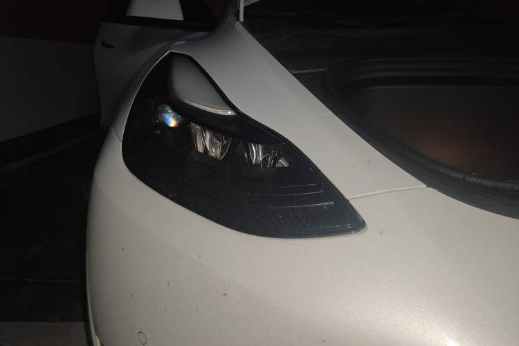 Used Tesla Model Y 2021 Standard Range Rear-Wheel Drive Version Right Front Headlight