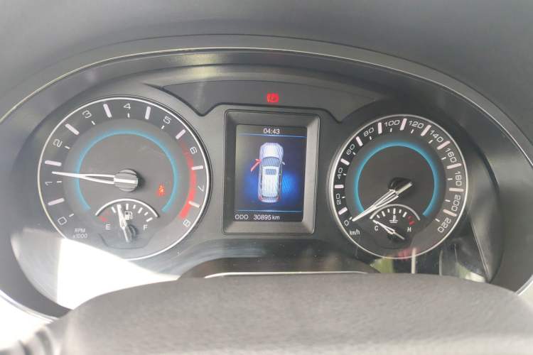 Used Haval H2 2014 1.5T Manual Two-Wheel Drive Elite Edition Instrument Cluster