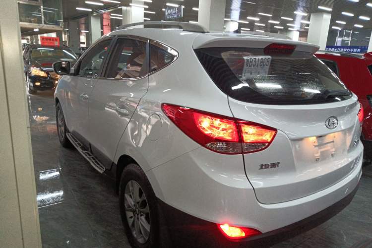 Used Hyundai ix35 2013 2.0L Automatic Two-Wheel Drive Comfort GL China V Standard Exterior 2