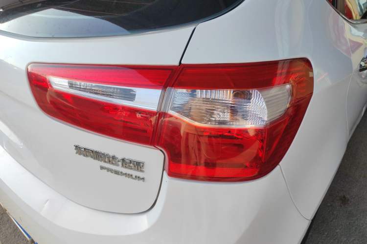 Used Kia K2 2012 Hatchback 1.6L AT Premium Commemorative Edition
