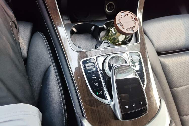 Used Mercedes-Benz GLC 2017 GLC 260 4MATIC Dynamic Edition Gear Lever