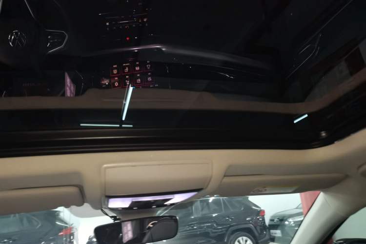 Used Volkswagen Passat 2023 Restyled 330TSI Starry Luxury Edition Headliner