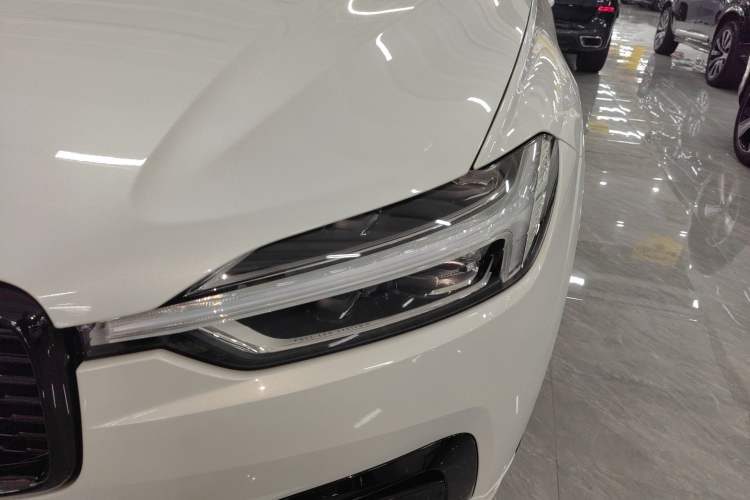 Used Volvo XC60 2019 T5 4x4 Smart & Dynamic Sport Edition China VI Standard