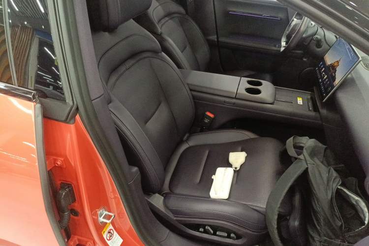 Used Avatr 06 2025 Ultra Pure Electric Edition Right Front Seat