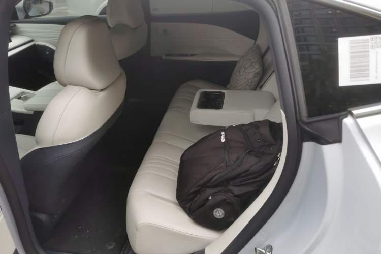 Used Geely Galaxy E8 2024 665 km Range Rear-Drive Starship Long-Range Version