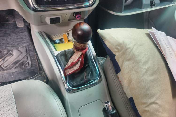 Used Jinbei New Hiace X30L 2019 1.5L Van Business Edition China VI SWC15M Gear Lever