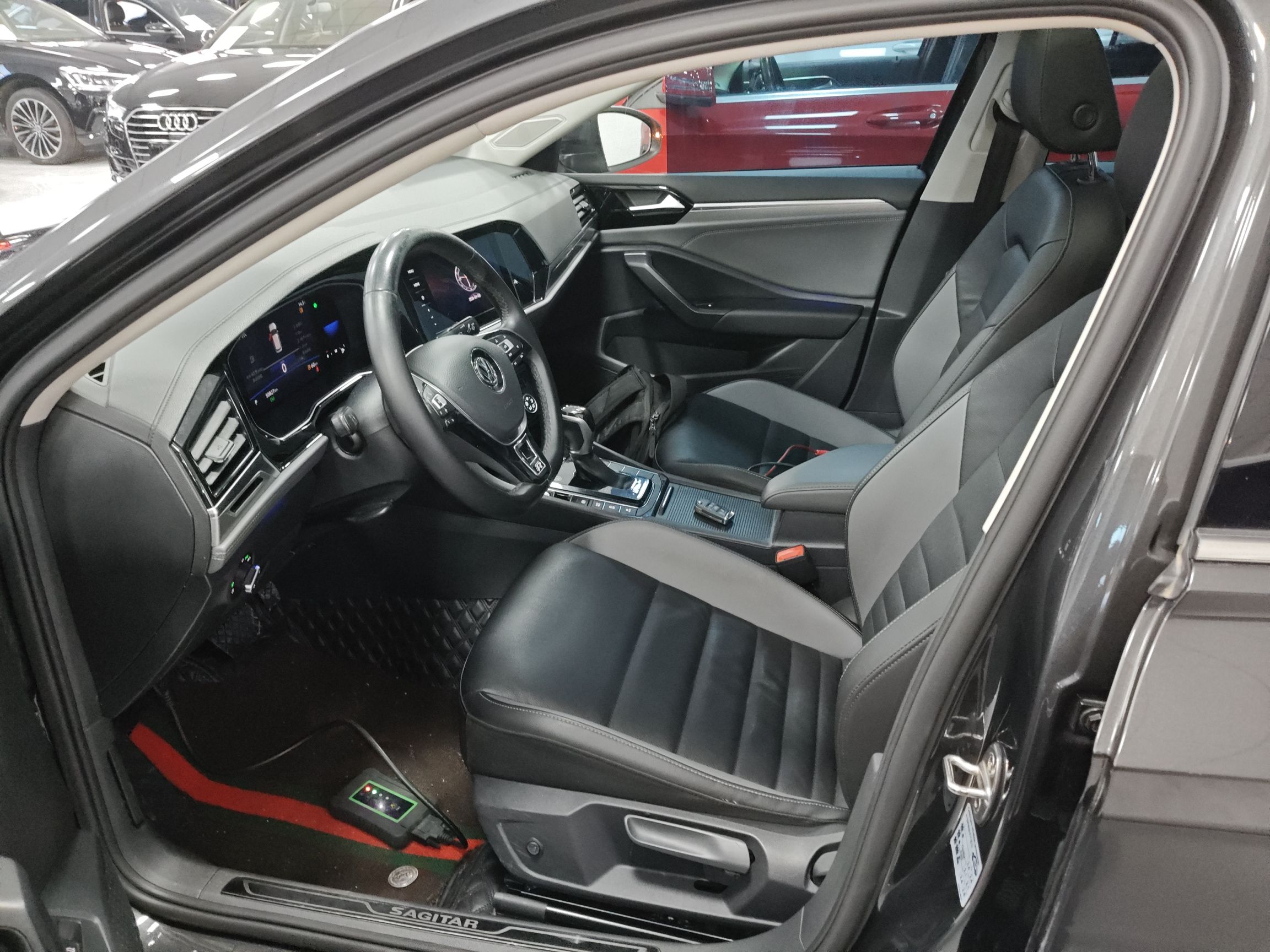 Переднее сиденье в автомобиле