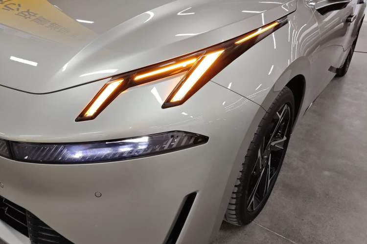 Used Lynk & Co 07 2024 EM-P 126 Long-Range Halo