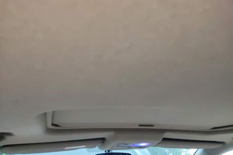Used Toyota Highlander 2011 2.7L Two-Wheel Drive 7-Seater Luxury Edition Headliner