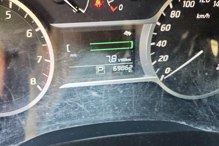 Used Nissan Lannia 2016 1.6L CVT Smart Cool Edition Odometer Close Up