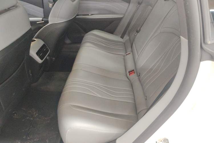 Used Geely Galaxy E8 2024 665 km Range Rear-Drive Starship Long-Range Version
