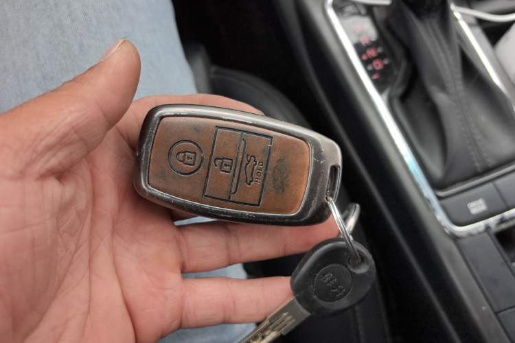 Used Kia K5 New Energy 2018 2.0L Smart Enjoyment Version Vehicle Key