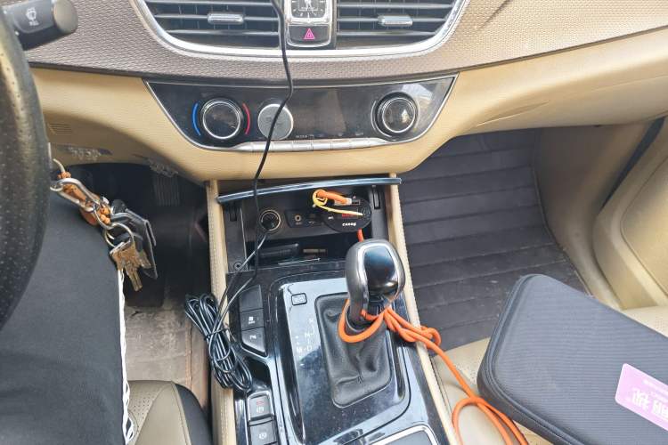 Used Baojun 730 2017 1.8L iAMT Luxury Version 7-Seater