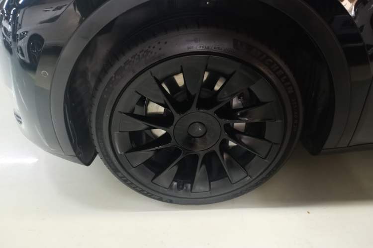 Used Tesla Model Y 2023 Long-Range All-Wheel-Drive Version