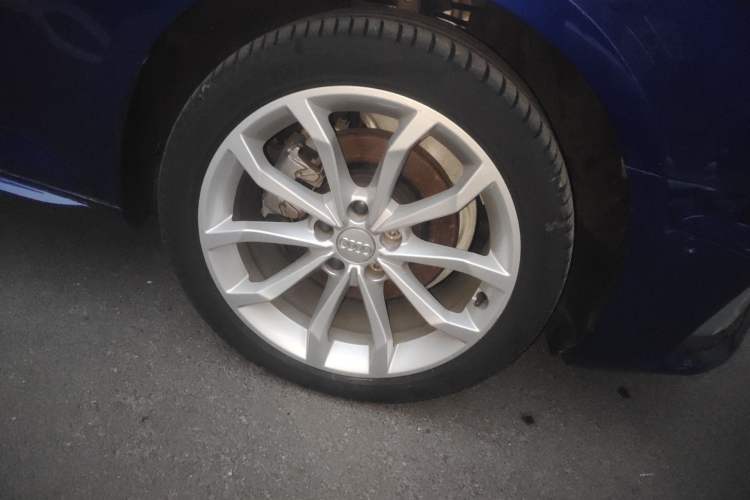 Used Audi A4L 2019 40 TFSI Fashion Edition China VI Emission Standard Right Front Wheel Hub