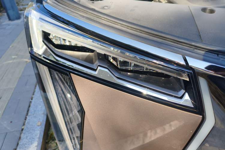 Used GAC Trumpchi M8 2023 Zongshi Series Dual-Motor Flagship Edition Right Front Headlight