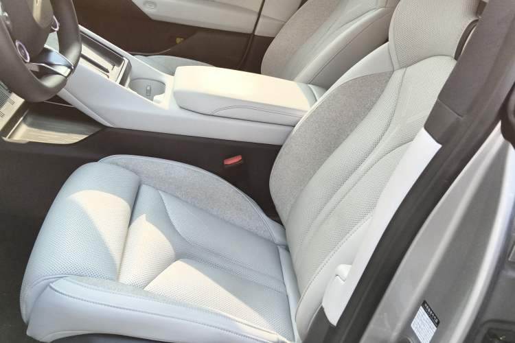 Used XPeng P7 2025 Model—702 Long Range Ultra Left Front Seat