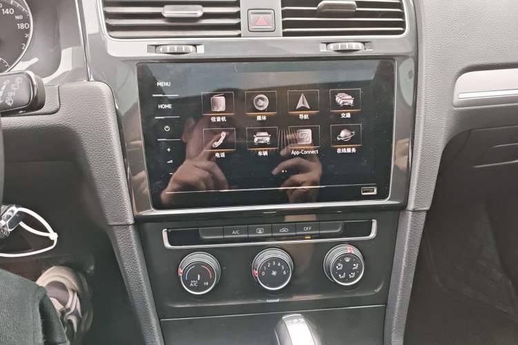 Used Volkswagen Golf 2020 200TSI DSG Comfortable and Ambitious Edition Audio And AC Panel