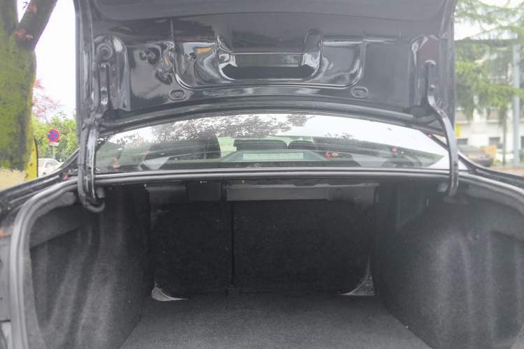 Used Volkswagen Lavida 2013 Restyled Classic 1.6L Manual Comfort Edition Trunk