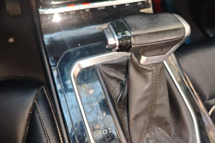 Used Wuling Victory 2020 1.5T CVT Elite Model Gear Lever