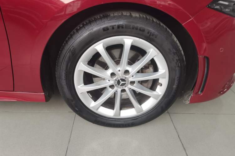 Used Mercedes-Benz A-Class 2020 Restyled A 200 L Sport Sedan Fashion Version Right Front Wheel Hub