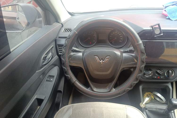 Used Wuling Hongguang 2019 1.5L S Basic Version China VI Standard LAR Steering Wheel