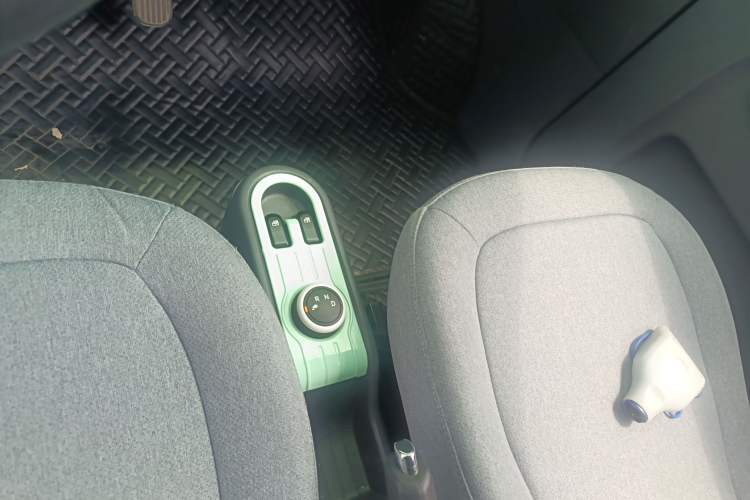 Used Wuling Hongguang MINIEV 2021 Macaron Sandwich Model 120 km Lithium Iron Phosphate Gear Lever