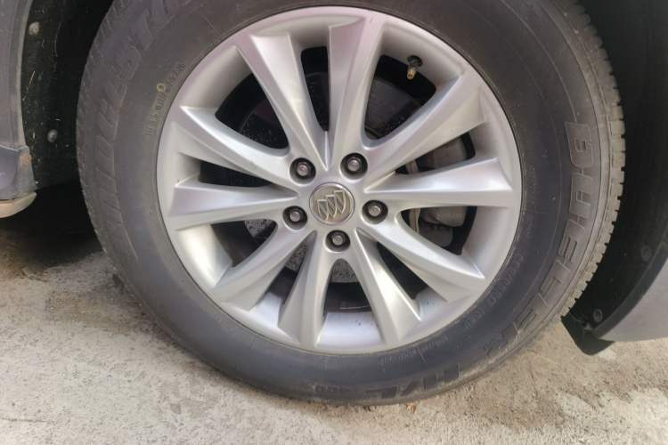 Used Buick Envision 2017 28T Four-Wheel Drive Elite Model Right Front Wheel Hub