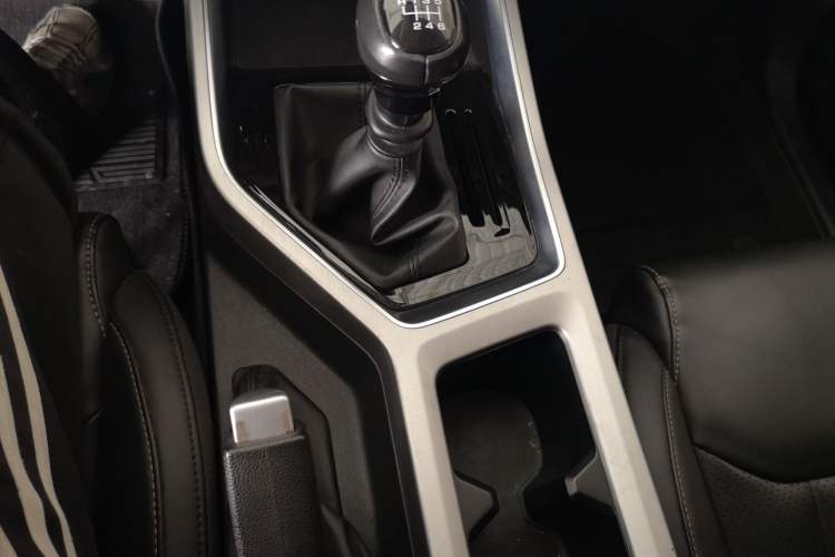 Used Wuling Jiachen 2022 1.5T Manual Light Enjoyment Dynamic Version
