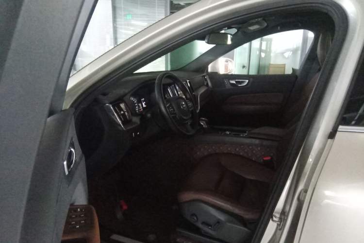 Used Volvo XC60 2021 T5 4x4 Smart Luxury Edition Driver Seat