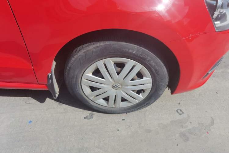 Used Volkswagen Polo 2016 1.4L Manual Fashion Model Right Front Wheel Hub