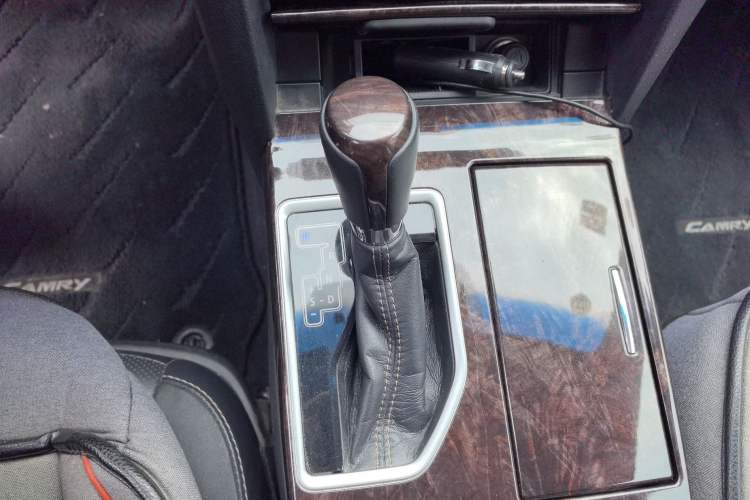 Used Toyota Camry 2016 2.0G 10th Anniversary Leading Edition
