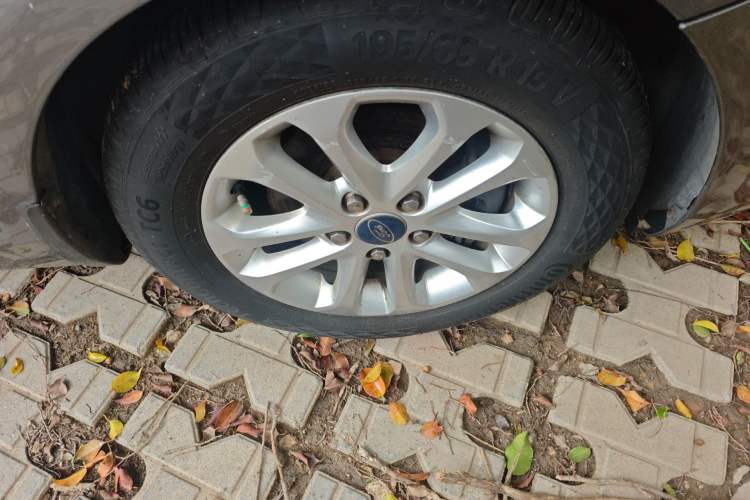 Used Ford Focus 2011 Sedan 1.8L Automatic Fashion Edition
