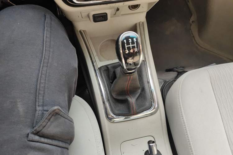 Used Jinbei New Hiace X30L 2018 1.5L Box Truck Wealth Edition DLCG14 Gear Lever