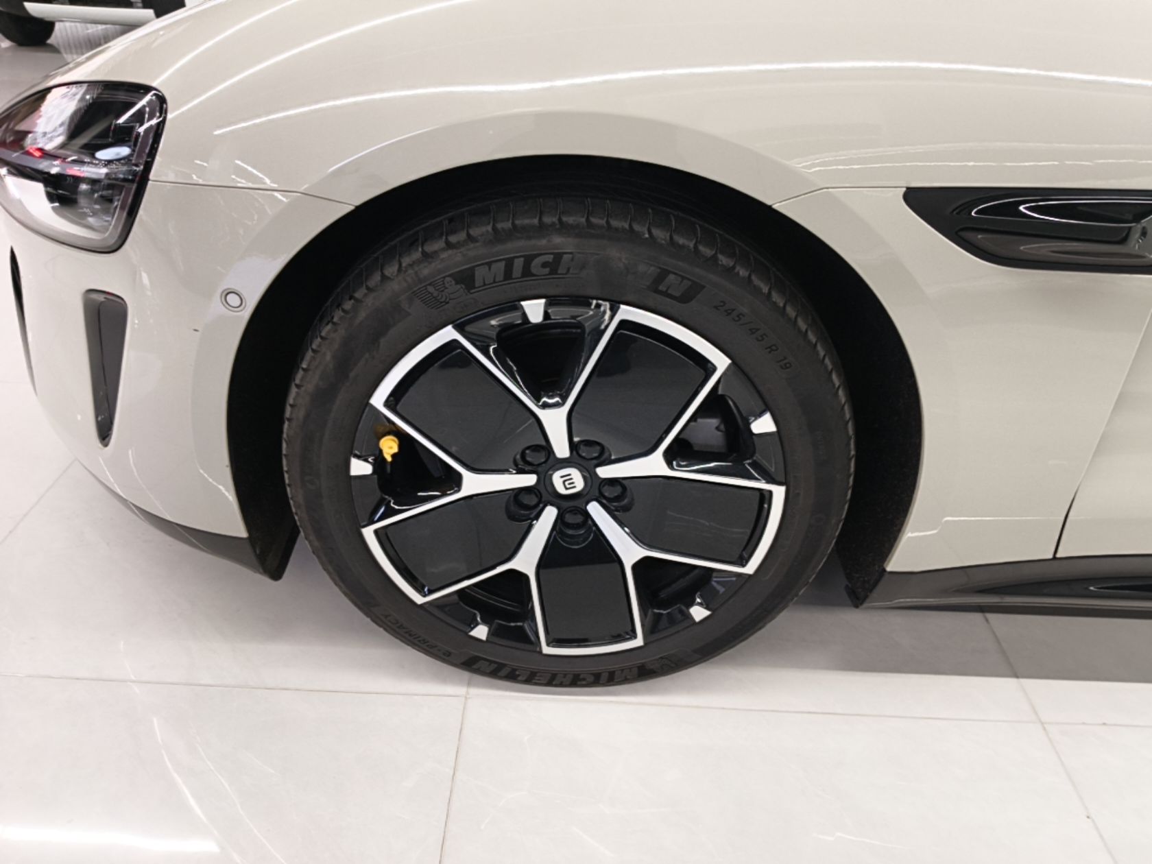 Xiaomi Auto SU7 2024 Rear-Drive Ultra-Long Range Advanced Pro-Level Intelligent Driving Version — снимка 10
