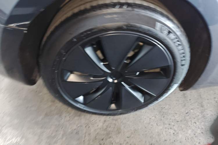 Used Tesla Model 3 2023 Rear-Wheel-Drive Version Right Rear Wheel Hub