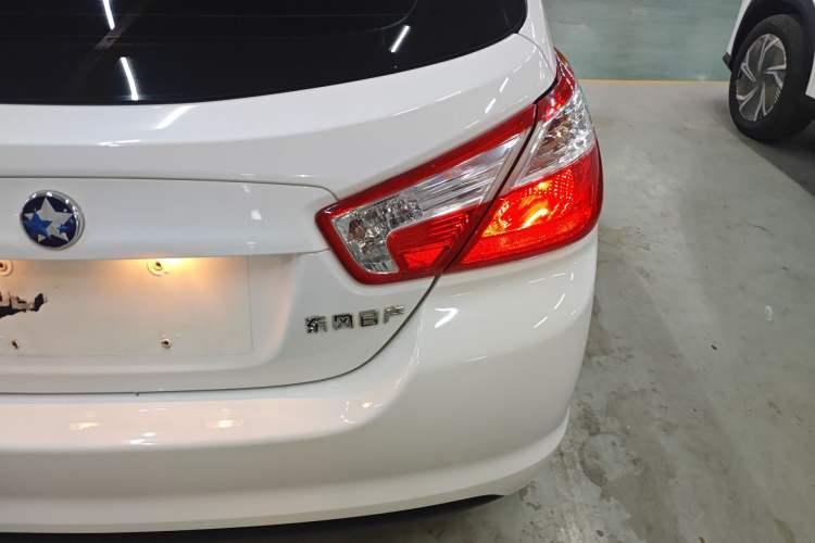 Used Venucia R50 2015 1.6L Manual Fashion Edition
