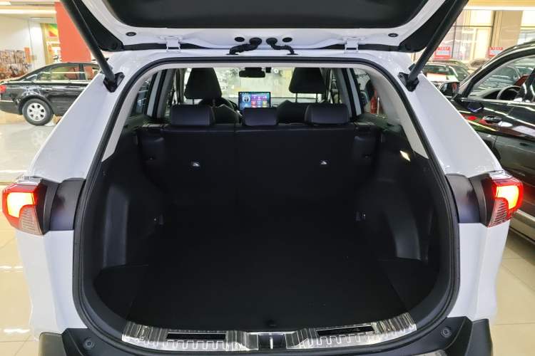 Used Toyota RAV4 2023 2.0L CVT Two-Wheel Drive Fashion Plus Edition
