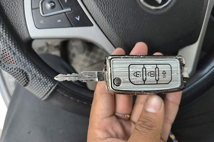 Used Foton Toano 2023 2.8T Manual Jixiang Van Extended Wheelbase Ultra-High Roof with Rear Dual Tires 3-Seater