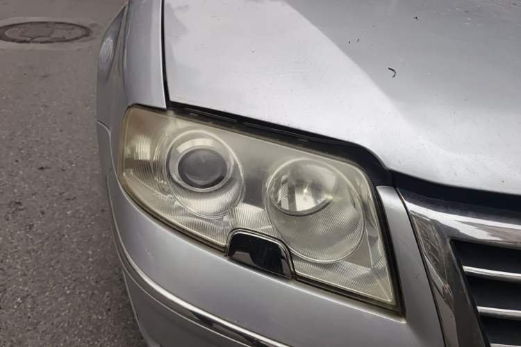 Used Volkswagen Passat 2005 1.8T Automatic Deluxe Plus Version Right Front Headlight