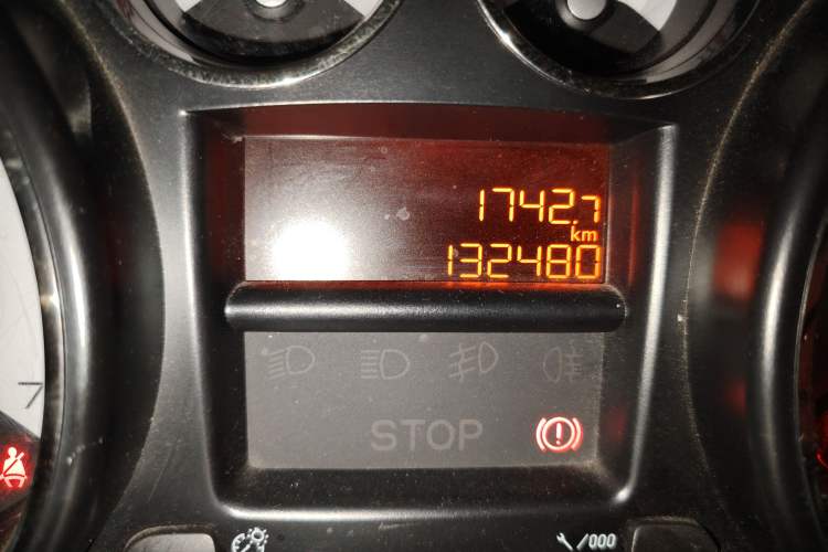 Used Peugeot 308 2014 Enjoy Edition Classic 1.6L Manual YouShang Model Odometer Close Up