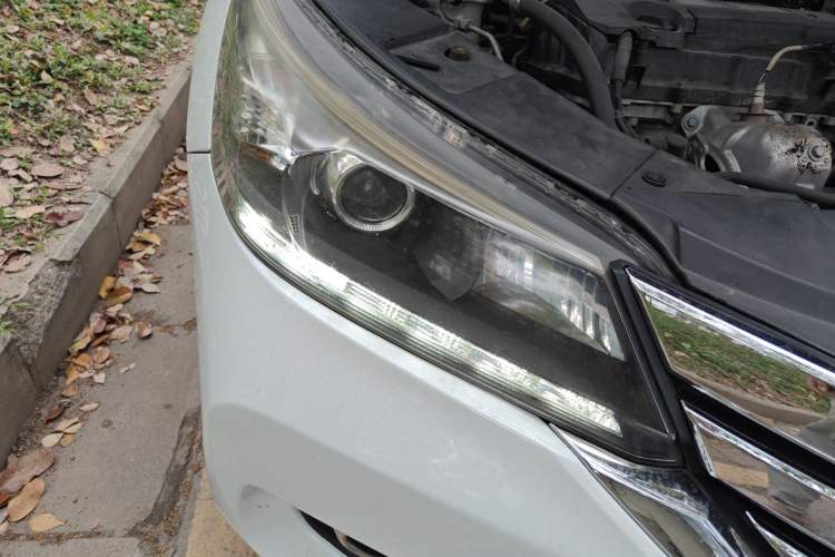 Used Honda Accord 2014 2.4L LX Comfort Edition Right Front Headlight
