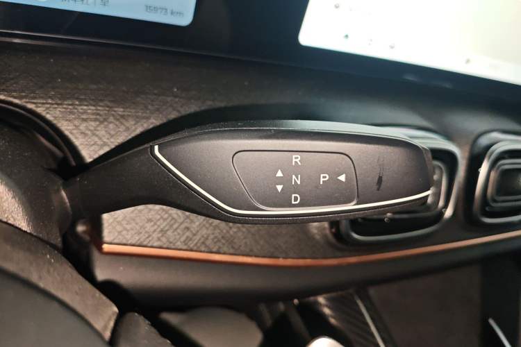 Used Chery Tiggo 9 2023 2.0T Automatic Two-Wheel Drive Prestige Edition 5 Seats Gear Lever