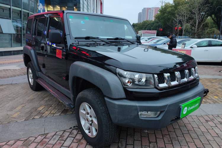 Used BAIC Off-Road BJ40 2016 40L 2.0T Manual Two-Wheel Drive Luxury Edition