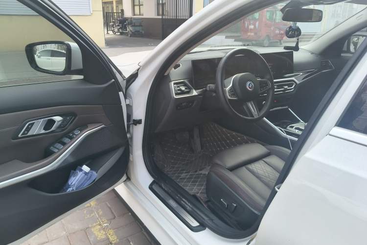 Used BMW i3 2024 eDrive 35 L
