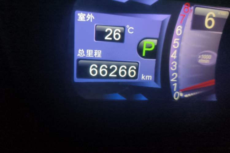 Used BYD M6 2013 2.4L Automatic Luxury Model