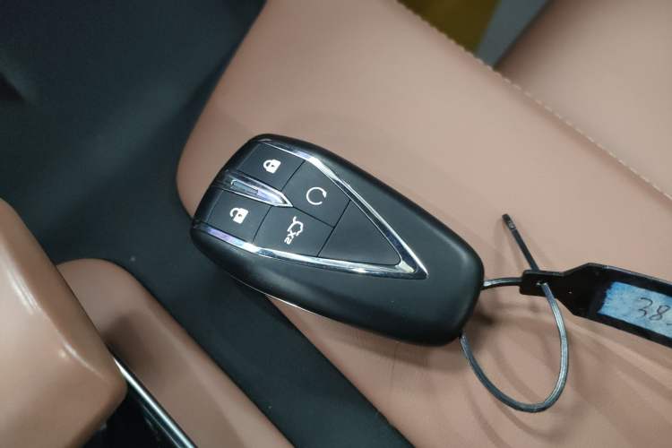 Used CHANGAN UNI-Z 2025 1.5T Luxury Version Vehicle Key